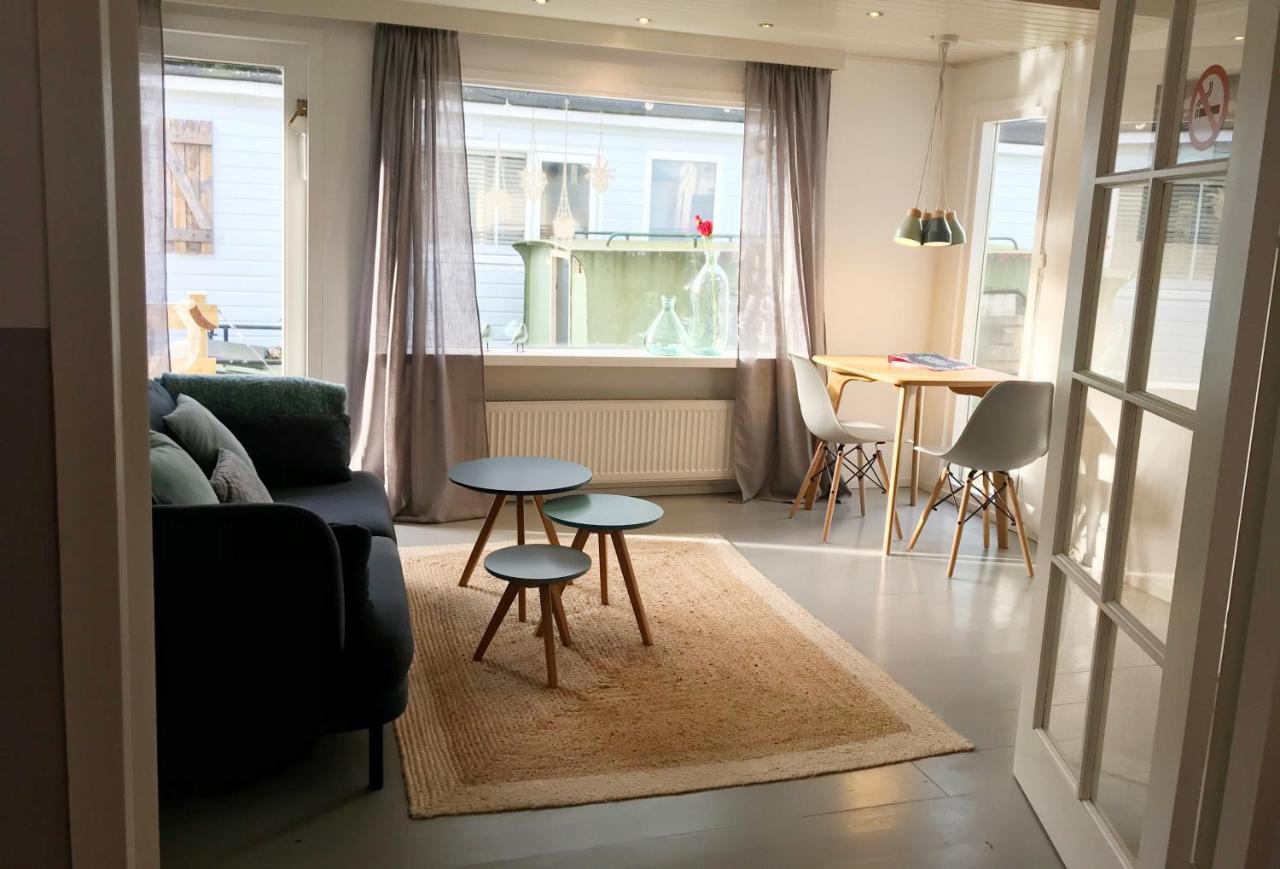 Houseboat Apartment With Water Terrace, Free Parking, Free Bikes & Fast Wifi 암스테르담 외부 사진
