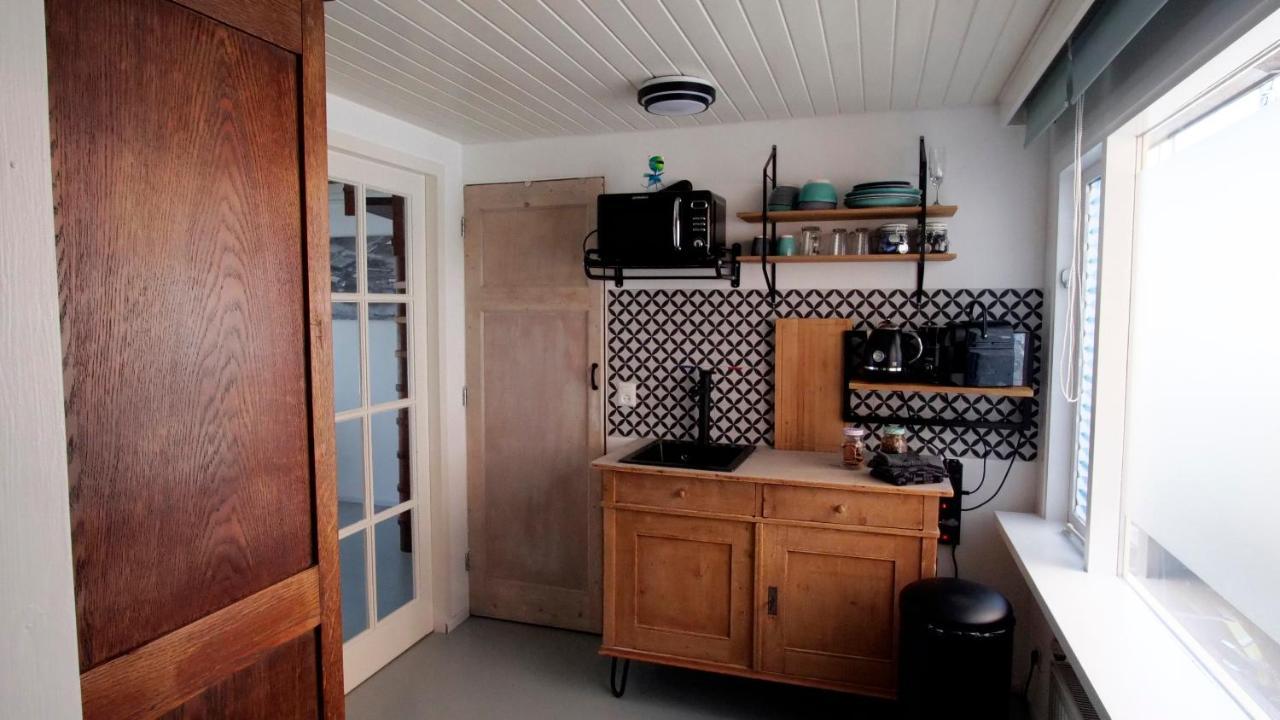 Houseboat Apartment With Water Terrace, Free Parking, Free Bikes & Fast Wifi 암스테르담 외부 사진