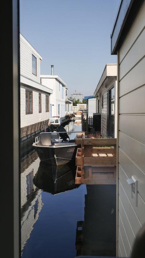 Houseboat Apartment With Water Terrace, Free Parking, Free Bikes & Fast Wifi 암스테르담 외부 사진