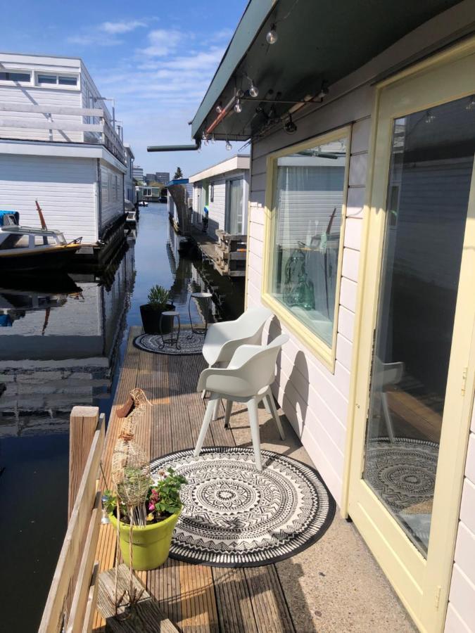 Houseboat Apartment With Water Terrace, Free Parking, Free Bikes & Fast Wifi 암스테르담 외부 사진